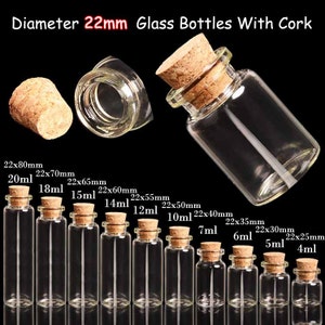 Op de afbeelding: Een set van 10 heldere glazen flessen met kurken stoppen. De flessen zijn van verschillende groottes, variërend van 4 ml tot 20 ml. De flessen zijn gelabeld met hun volume en afmetingen in millimeters.