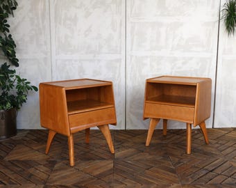 Mid-Century Modern Pair of Nightstand by Heywood Wakefield, Circa 1950s