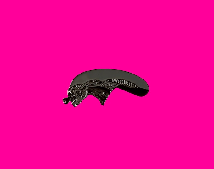 Alien (1979) enamel pin featuring: Xenomorph!
