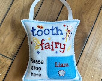 Cuscino personalizzato con fatina dei denti blu con schema dei denti e cordino per appenderlo, cuscino personalizzato con tasca, imbottitura per calze per bambini e regalo di compleanno