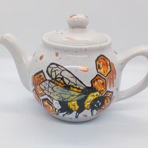 Hand painted honey bee teapot, 2cup teapot, 15oz teapot, porcelain teapot, bee decor, Xmas gift, tea lovers gift, unique teapot, bee gift