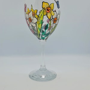 Hand painted spring flowers wine glass, mother&#39;s day gift, keepsake gift, floral wine glass, wine lovers gift,