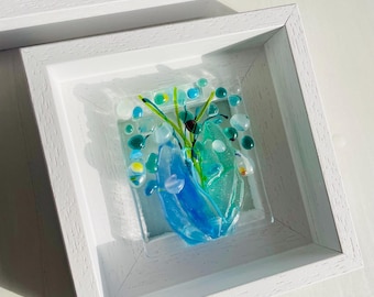 Bloemboeket in Vaas – Turquoise Zeegroen - Glas Kunstwerk in Luxe Diepe Houten Baklijst - Staand of hangend