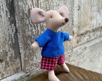 Fits Maileg little brother mouse:  shorts and tee