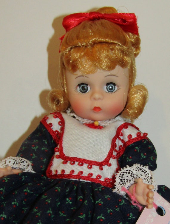 madame alexander miniature showcase