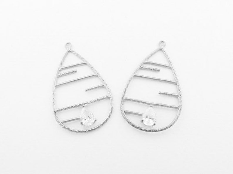 P0137Anti-Tarnished Matt Rhodium Plating Over BrassTeardrop with large crystal Pendant23 x 35 mm2pcs