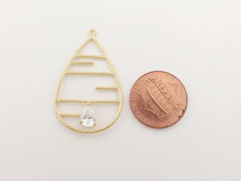 P0137Anti-Tarnished Matt Rhodium Plating Over BrassTeardrop with large crystal Pendant23 x 35 mm2pcs