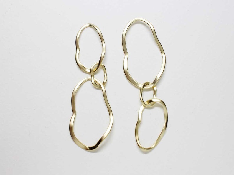 P0764-1Anti-Tarnished Matte Gold Plating Over BrassTriad Bumpy Ellipse Pendant Connector53x26mm2pcs