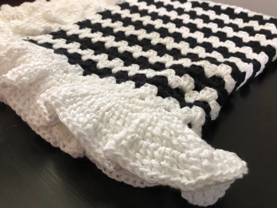 Black and white swaddle blanket hotsell
