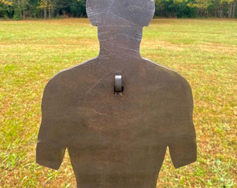 Blanco de tiro Magnum Target AR500 de 3/8" 12x20 Combatant Silhouette de acero con gancho en T - CS12x201STPH1AR500