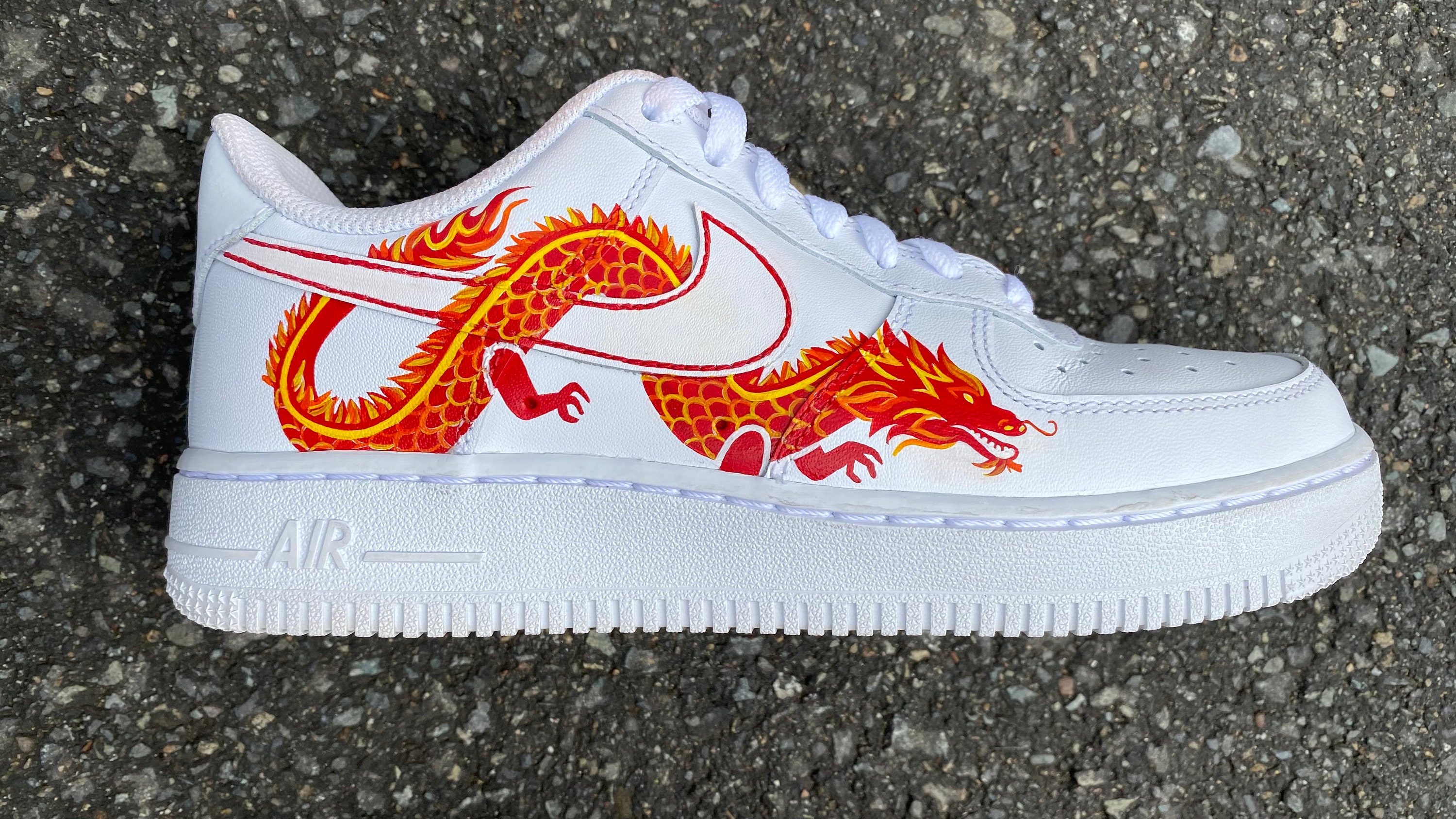 Кастомные Nike Air Force 1 дракон