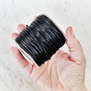 2,5 mm SCHWARZE NYLONSCHNUR || 150 Fuß || Satin || Gesamte Rolle