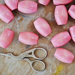PERLES VINTAGE ROSE 32 x 22 mm || 1,26 po. || Grand trou || Baril ||  Perle en bois en macramé