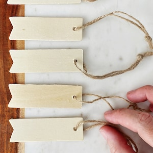 ÉTIQUETTES EN BOIS 1 po. x 3 po. || 25 mm x 80 mm || Étiquette-cadeau en bois avec corde de jute || Décoration de mariage || Articles de fête || Noël || bricolage