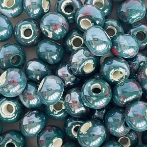 12 grüne Keramikperlen (9 mm) || Türkisfarbene Charm-Perlen im europäischen Stil mit grauen und bordeauxroten Akzenten || Packungen mit 10, 20 oder 40 Stück