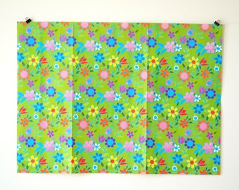 18x25 Inch VINTAGE WRAPPING PAPER || Green Background with Bright Daisy Flowers || Gift Wrap || Full Sheet || Scrapbooking Paper Card Making
