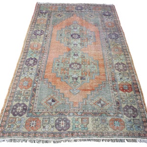Handwoven Turkish antique rug, Vintage Oushak Rug Hand-knotted Low Pile Wool Rug Bohemian rustic Rug Medallian design oriental rug 6.4&#39;x3.6&#39;