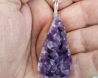 Natürlicher Amethyst-Kristallanhänger, Edelstein des Feuers, Stein des Bischofs, kraftvoller Schutz- und Heilstein, verbessert die psychischen Fähigkeiten, handgefertigt