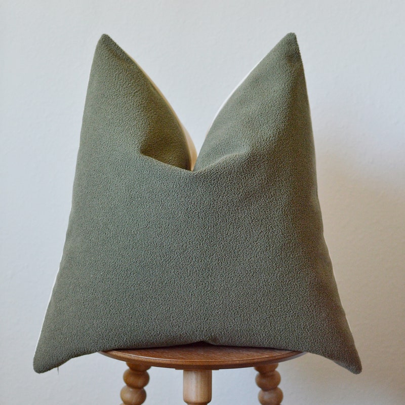 Velvet Pillow (Olive)