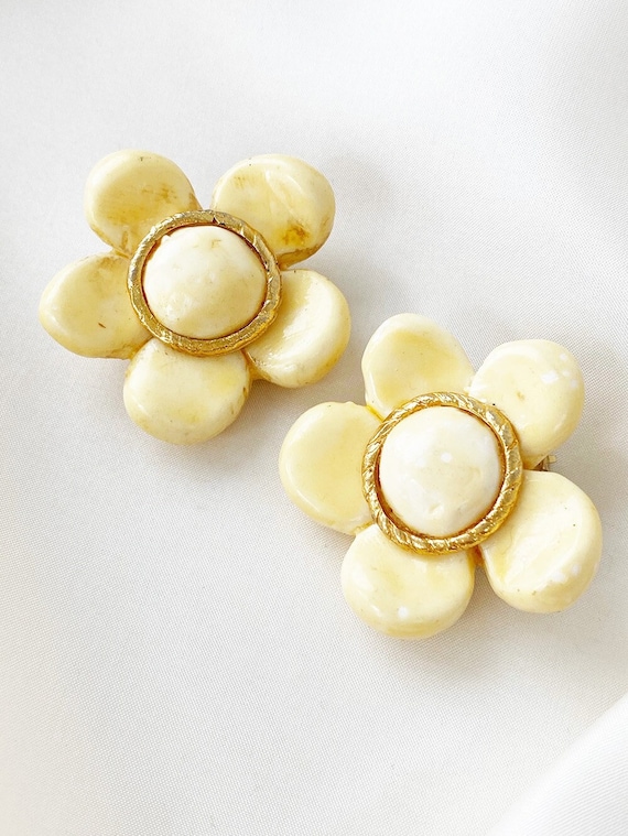 JACKY DE G. Paris Vintage Light Yellow Beige Large Clip on