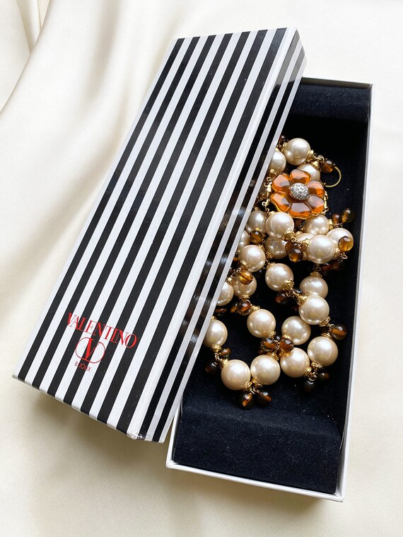 VALENTINO Vintage Pearl Necklace With Beautiful Lock With