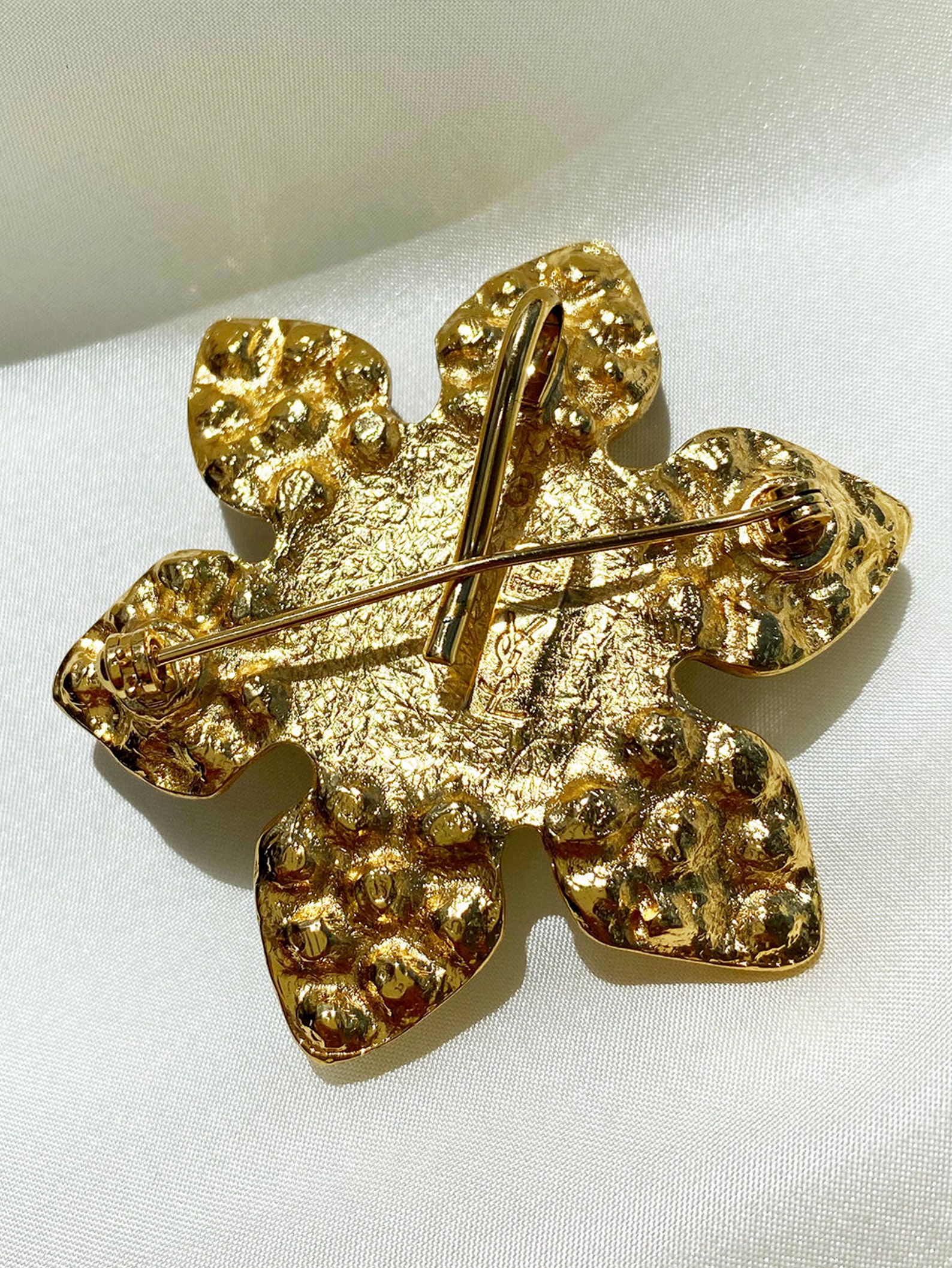 YVES SAINT LAURENT Vintage Goldplated Flower Brooch With White ...