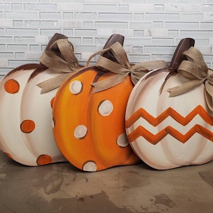 Calabaza del tamaño de un cubículo para colgar en una variedad de diseños.