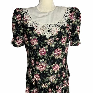 Vintage Floral Midi Dress M Black Short Sleeve Lace Collar Cottagecore Pleated