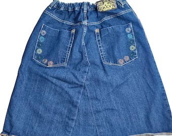 Vintage 90s Y2K Denim Skirt Womens Size XL Blue Jean Raw Hem Daisy Flowers