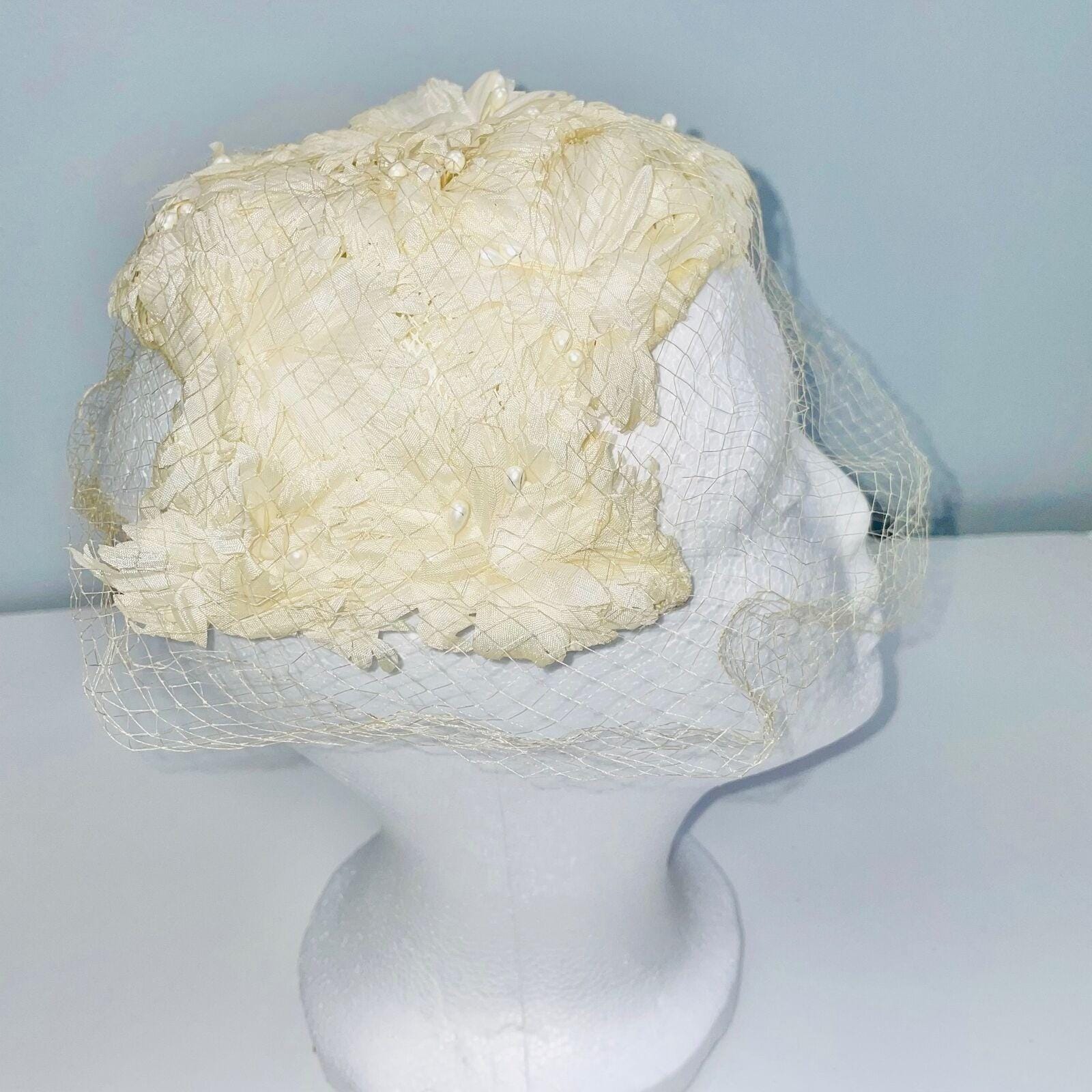 Vintage 50s 60s Crown Ivory Hat Net Floral Pearls Bridal  display picture 1