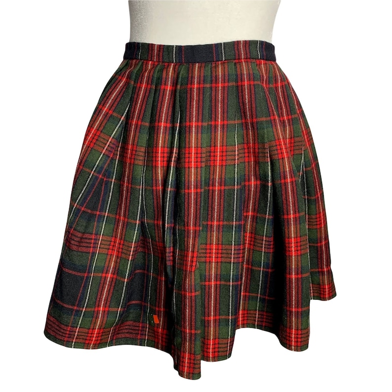 Grades-Plain red bodice Skirt of  red and green colors slanting lines motif main image 1