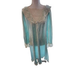 Vintage 80s Light Mint Green Nightgown Size M Lace Long Sleeve Nightie Romantic
