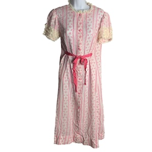 Vintage 60s Button Up Night Gown S White Pink Floral Short Sleeve Lace Pocket