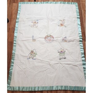 Vintage 60s Clown Circus Blanket Crib Child&#39;s Size White Green Satin Edge