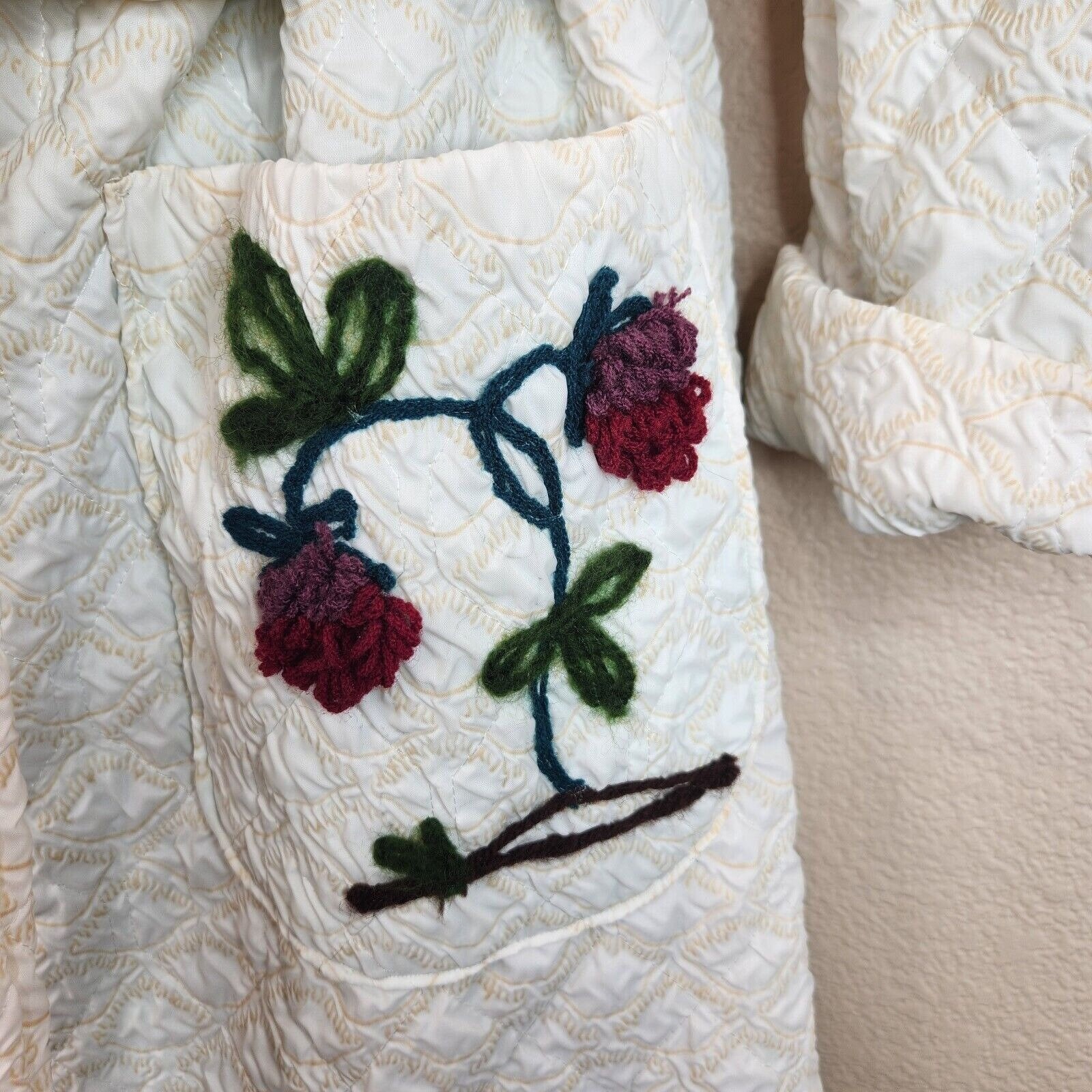 Yarn Robe Vintage 40s 50s Quilted Satin Robe Embroidered Yarn Roses Ivory House ...