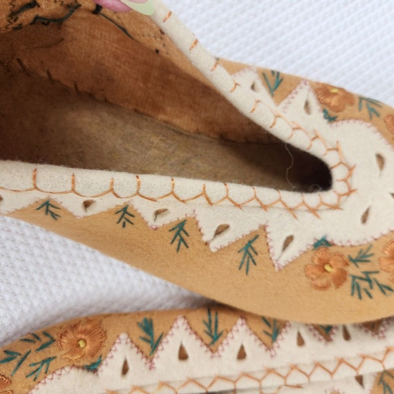 Vintage 60s 70s Wool Slippers Womens 9 Gold Flora… - image 3