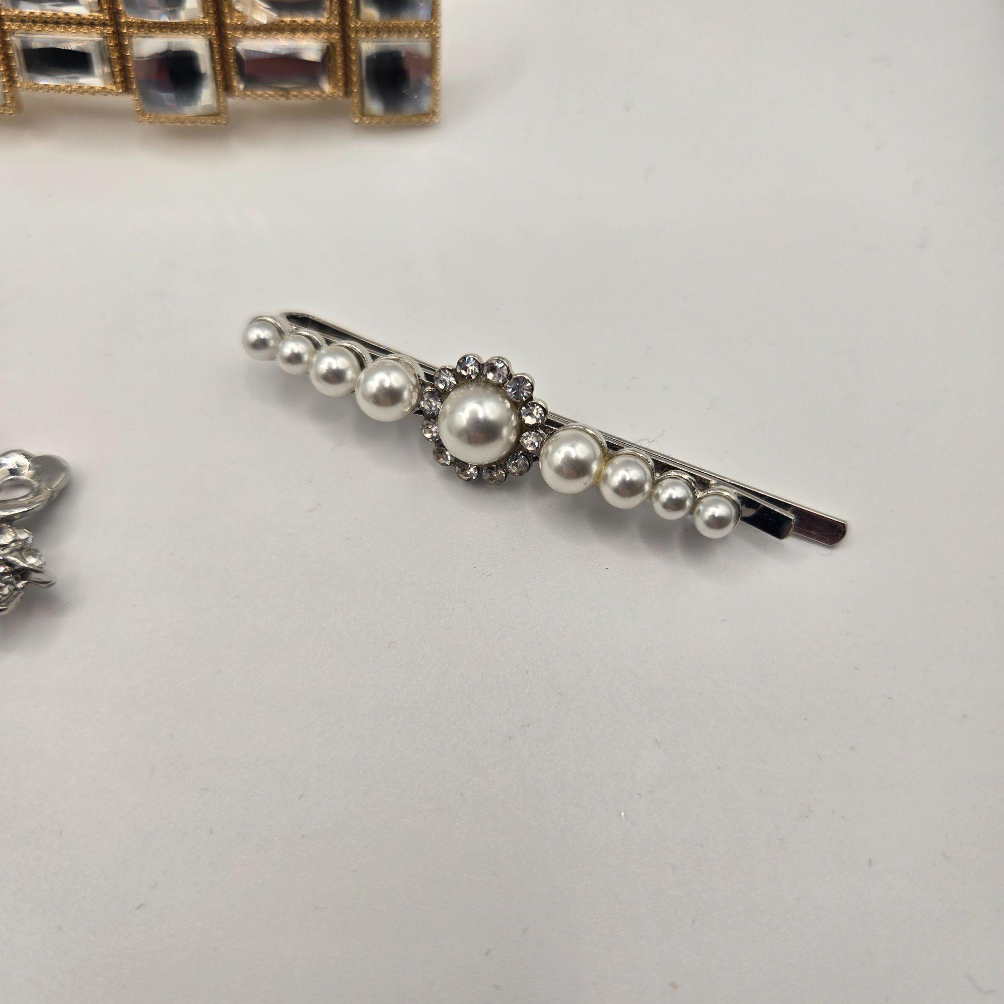 Vintage Lot of 4 Hair Accessories Barrettes Comb Bobby Pin  display picture 1