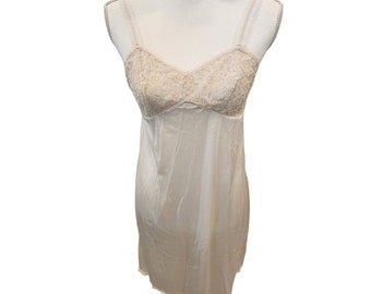Vintage 60s Gragero White Lace Nylon Undergarment Full Slip S Intimates