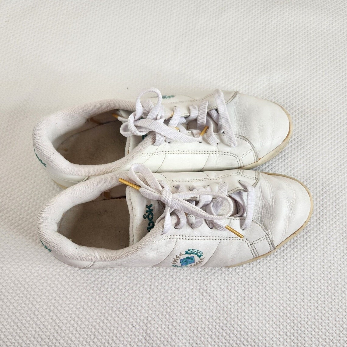 Vintage 90s Reebok Sneakers Tennis Shoes White 7.5 Women's Low Top Teal Emblem, foto 2 di 5
