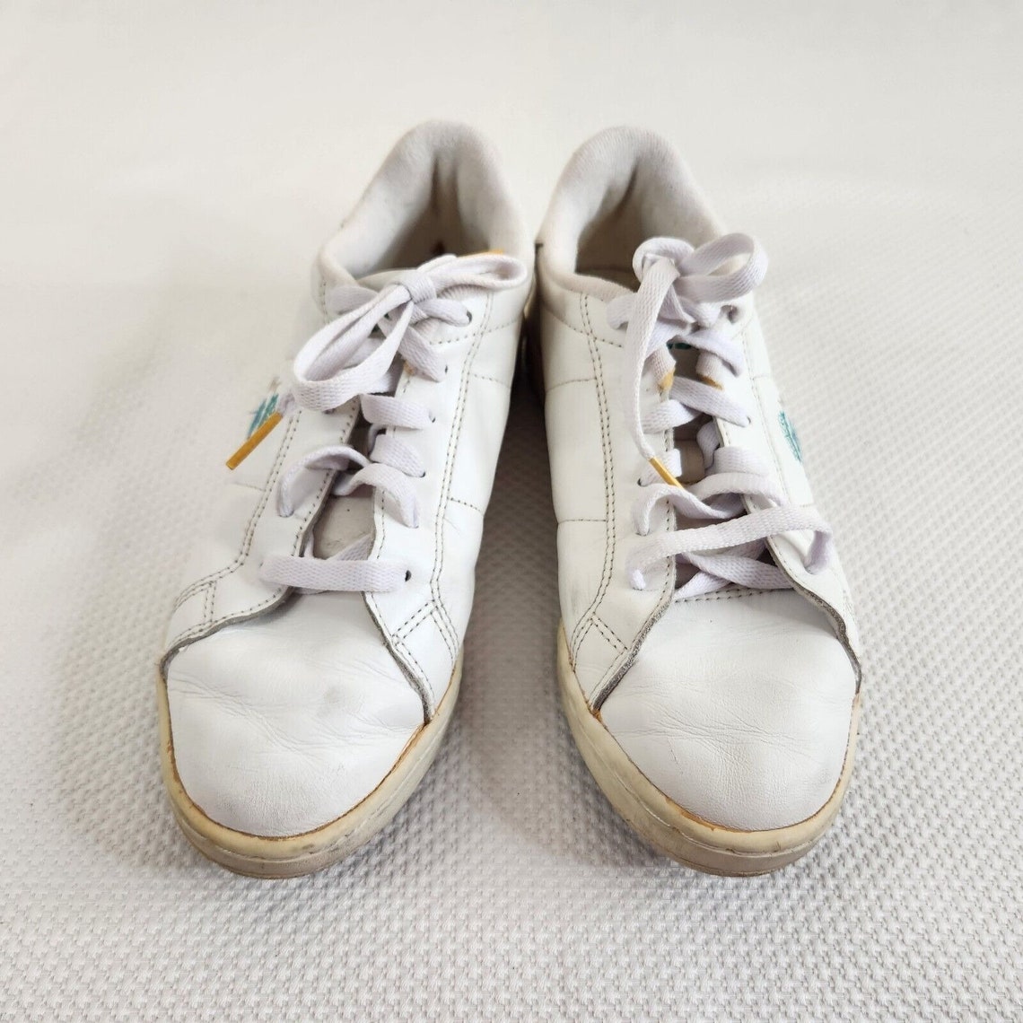 Vintage 90s Reebok Sneakers Tennis Shoes White 7.5 Women's Low Top Teal Emblem, foto 3 di 5