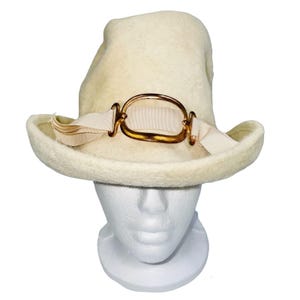 Chapéu Cloche Bege Gwenn Pennington Vintage Dourado para  display picture 2