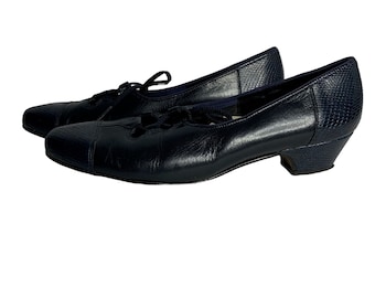 Vintage 60s Johansen Leather Kitten Heels 5A Navy Blue Snake Toe Lace Up