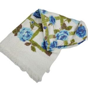 Vintage 1970s Fringe Bath Towel Blue White Roses Trellis 41&quot; x 21&quot;