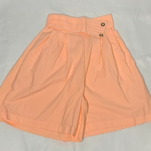 Vintage 80s Wide Leg Shorts 9/10 Peach Buttons Up Pleated High Waist