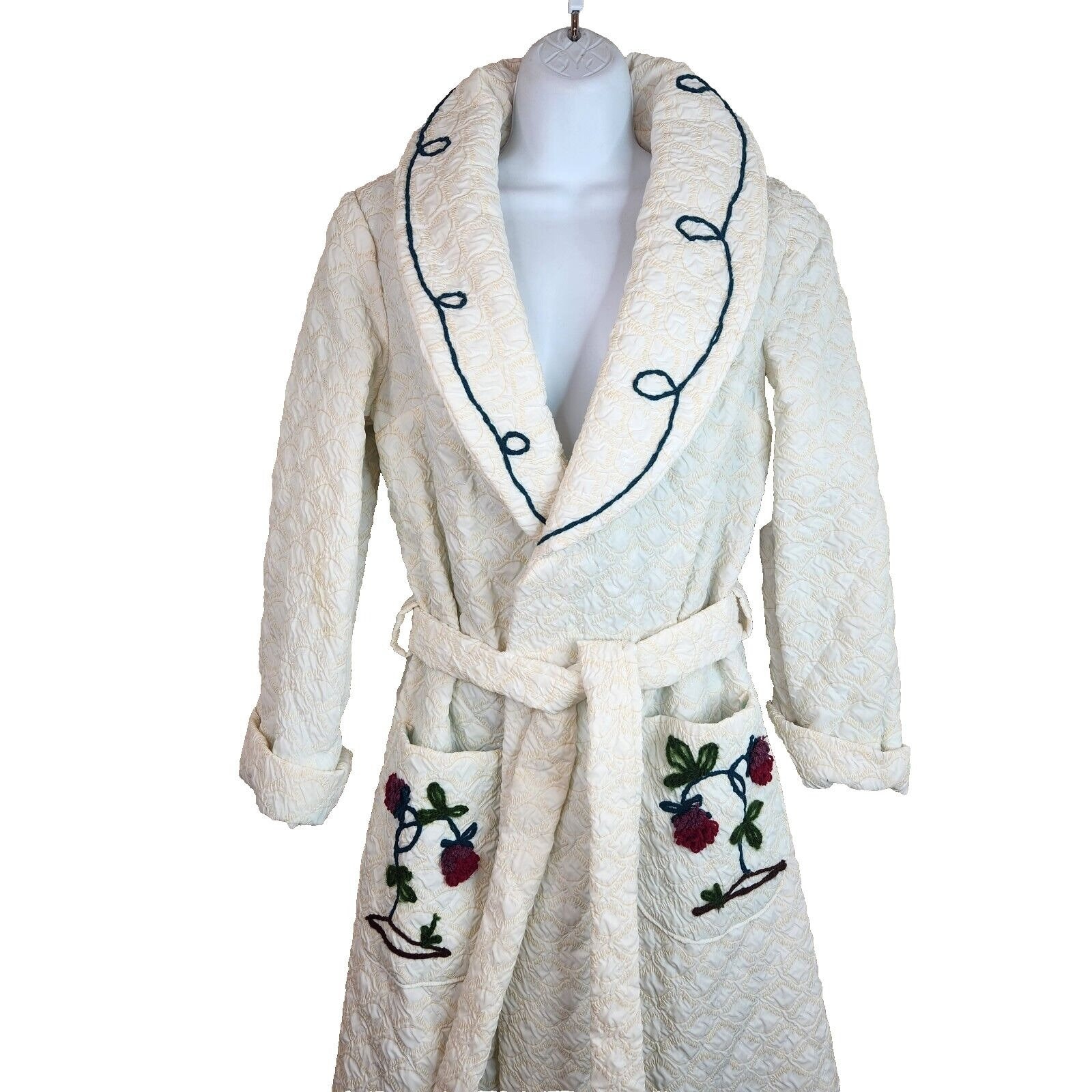 Yarn Robe Vintage 40s 50s Quilted Satin Robe Embroidered Yarn Roses Ivory House ...