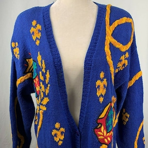 Vintage 80er Jahre Handgestrickte Strickjacke Pullover M Blau Crest Schulterpolster bestickt