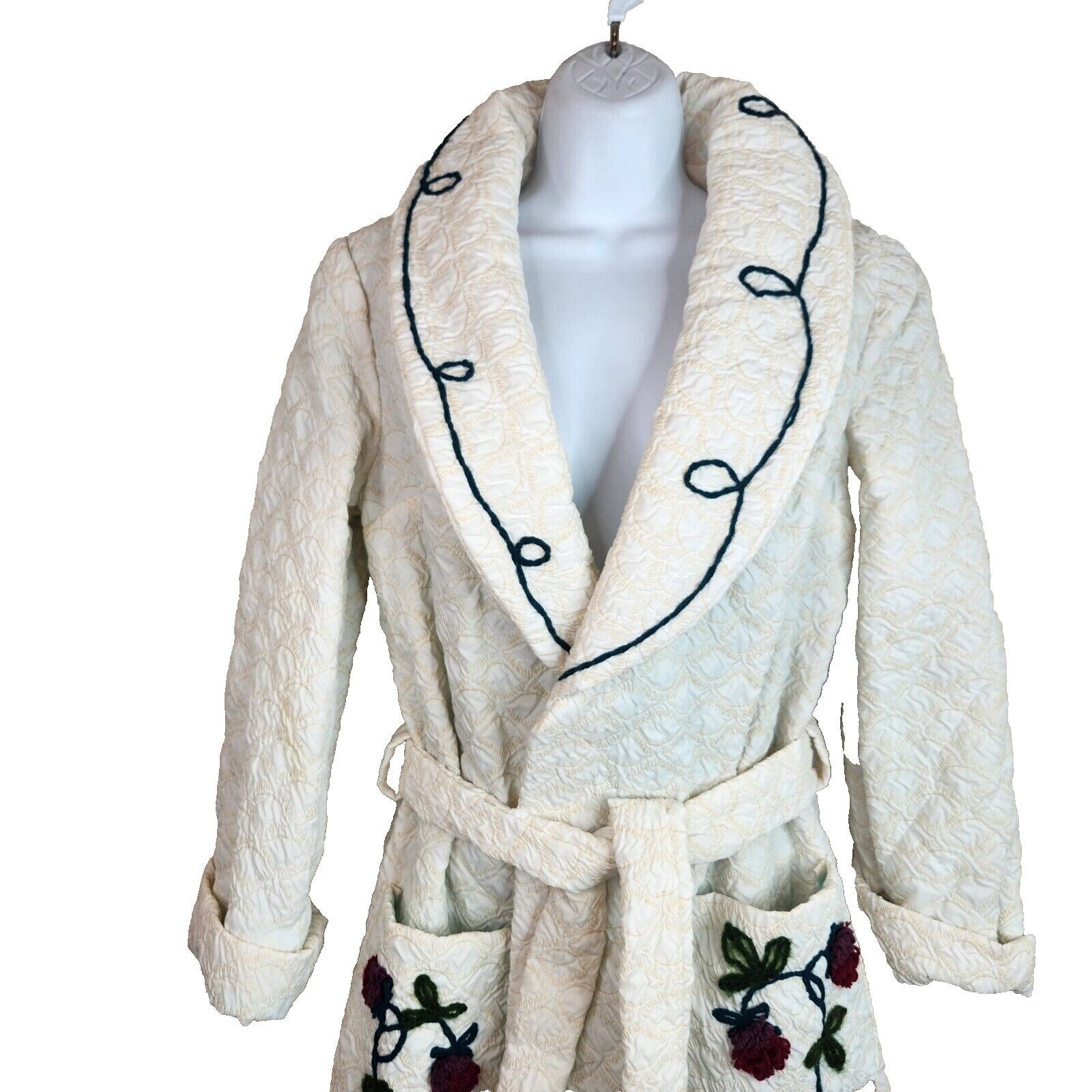Yarn Robe Vintage 40s 50s Quilted Satin Robe Embroidered Yarn Roses Ivory House ...