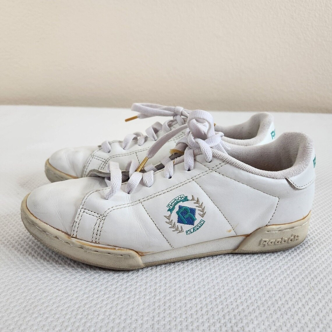 Vintage 90s Reebok Sneakers Tennis Shoes White 7.5 Women's Low Top Teal Emblem, foto 4 di 5