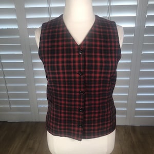Vtg Eddie Bauer Rojo Negro Tartán Plaid Botón Frente Lana Cuello en V Chaleco L Vacaciones