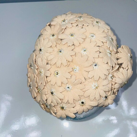 Vintage 50s Crown Beige Hat Floral Pearls Wedding Dance  display picture 1